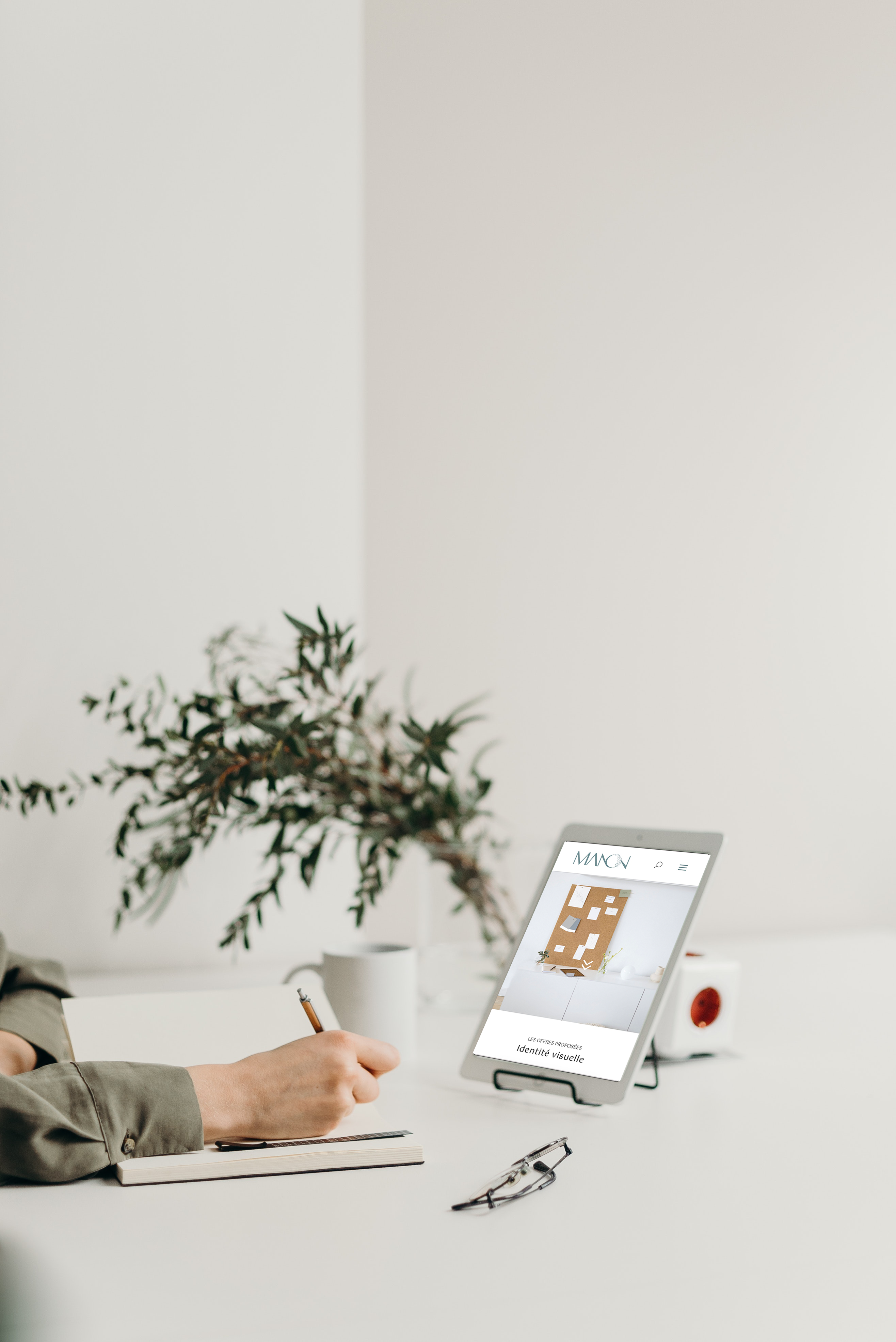 Création graphique Manon Designer vous aide à booster votre notoriété grâce au marketing de contenu. à un
